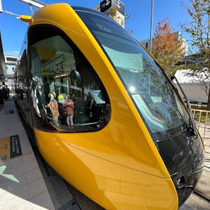 宇都宮市に開業した路面電車、ライトレールに乗りました。道路が近くて、全く揺れずにびっくり。