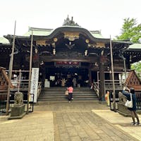 東京・雑司ヶ谷にある「鬼子母神堂」。
安産・子育ての神様を祀るお堂をはじめ、
高さ約33メートルのイチョウの木や鬼子母神像、さらに駄菓子やおせん団子が味わえるお店もあり、気軽に参拝できますよ♪
#東京 #雑司ヶ谷 #鬼子母神堂 #おせん団子 #サトッチ