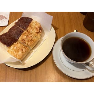 はまもとコーヒー　兵庫県

名物のピーナッツトーストとシナモンのハーフ&ハーフ。
思ったよりも優しい甘さで、
すっきりとしたブレンドコーヒーに合うお味でした。