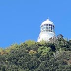 室戸岬灯台
室戸岬のシンボルは､青い空と海のはざまに立つ白亜の灯台。
明治32年以来､ 航海者たちの安全を照らす水先案内人として活躍しています。

室戸岬先端、標高151mの山上にあり、レンズの大きさは直径2m60cmと日本最大級。

#サント船長の写真　#四国観光　#灯台
#全国灯台巡り