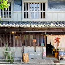 初夏に伺った、旧鈴木邸。
暑い日でしたが、丁寧に入れられた冷たい緑茶が、喉を潤してくれました。
築110年にもなるこちら。
風通しがとっても良くて、心地良い時間でした。