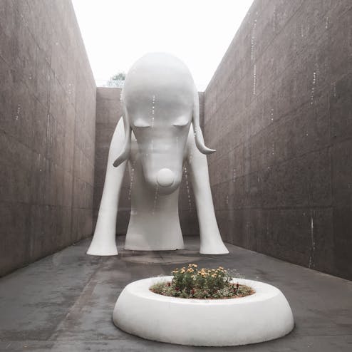 青森県立美術館