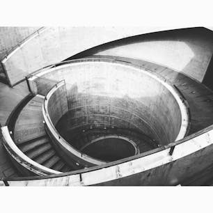 兵庫
兵庫県立美術館

螺旋階段とアートのオブジェ