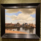 🇳🇱  オランダ・ハーグ

マウリッツハイス美術館

ヨハネス・フェルメール
「デルフトの眺望」
人物画が多いフェルメール作品の中で、現存している風景画2枚のうちの1枚です。

オランダと言えば、雲の浮かぶ空のイメージが強くなりました。
昔も今も変わっていないところでしょうか。

#puku2'23
#puku2"10
#puku2ベネルクスへの旅🇳🇱
#puku2美術館
#オランダ#ハーグ#マウリッツハイス美術館#美術館#フェルメール
