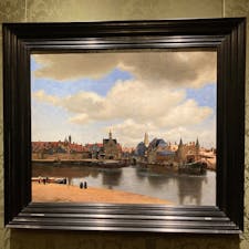 🇳🇱  オランダ・ハーグ

マウリッツハイス美術館

ヨハネス・フェルメール
「デルフトの眺望」
人物画が多いフェルメール作品の中で、現存している風景画2枚のうちの1枚です。

オランダと言えば、雲の浮かぶ空のイメージが強くなりました。
昔も今も変わっていないところでしょうか。

#puku2'23
#puku2"10
#puku2ベネルクスへの旅🇳🇱
#puku2美術館
#オランダ#ハーグ#マウリッツハイス美術館#美術館#フェルメール