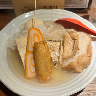 金沢といえば、おでんが有名ですが、なかでも人気のお店が繁華街・片町にある「赤玉本店」です。
特徴のある赤巻や車麩、バイ貝はもちろん、大根や卵も味わえますよ♪

#石川 #金沢 #片町 #赤玉本店 #金沢おでん #旅田サトシ