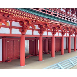 羅城門（らじょうもん）は、古代日本の都城の正門。朱雀大路の南端に位置し、北端の朱雀門と相対する。後世に「羅生門（らしょうもん）」とも。

コレは京都駅中央口を出て東側に10分の1の羅城門です。
京都で再建して欲しい建物で2番目らしい、1番は二条城の天守閣だそうです♪

#サント船長の写真