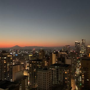 横浜マリンタワーからの夜景🌃
富士山とランドマークタワー