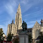 🇧🇪  ベルギー・アントワープ

フルン広場

広場の中心に立つルーベンス像。
アントワープは外交官としても活躍し、ヨーロッパで名声を轟かせた画家ルーベンス（ネロが見たかった『キリストの降架』を描いた）ゆかりの地です。

#puku2'23
#puku2"10
#puku2ベネルクスへの旅🇧🇪
#puku2アントワープ
#ベルギー#アントワープ#ルーベンス#フルン広場#広場