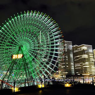 横浜みなとみらいの万葉倶楽部へ家族旅行で行きました。屋上の足湯からの夜景は絶景でした🌃

#横浜みなとみらい