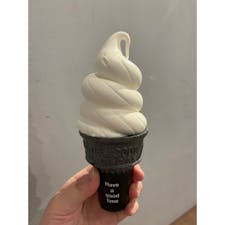 大名ソフトクリーム 博多店

ずっと気になってたソフトクリーム🍦
駅ビルの中が暑くてソフトクリームクリームを欲してた( ˙³˙)⇝💕

#福岡#博多#福岡グルメ#博多グルメ