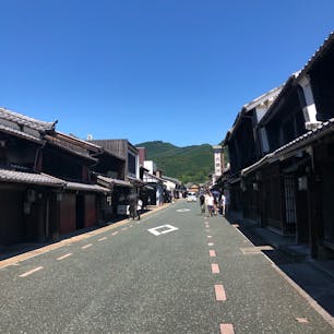 うだつの上がる町並み

お昼を食べようと寄ってみたら
たまたま観光地でした。
町並み綺麗です。
2023.8.11