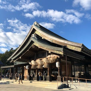 出雲大社

前になりますが、
出張で仕事行った時にお参りしました。
2021.11.28