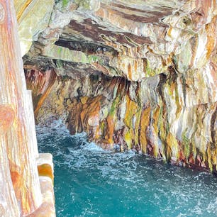 三段壁洞窟

エレベーターで地下洞窟まで降りて見れます。
熊野水軍の船隠し洞窟
2023.12.17