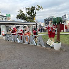 🔖福岡

博多駅や天神の周辺がサンタさんたくさんいたりクリスマスマーケットでホットチョコレートやホットワインが飲めたり！
夜はイルミネーションもとてもきれいかったです🎄🍫☕️
メリークリスマス🎅


📷2023 December