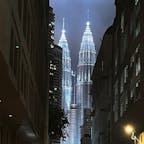 Petronas Twin Tower / Kuala Lumpur

街中から通りの先に見える、ダイヤモンドのようにきらめくツインタワー。

#kualalumpur #bluemoon
