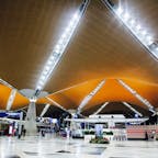 Kuala Lumpur International Airport - Terminal 1

マレーシアの空の玄関口、クアラルンプール国際空港（KLIA)。
その広さはアジア最大級で、成田空港の約10倍！日本人建築家の黒川紀章氏がデザインした空港です♪

#kualalumpur #bluemoon