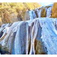 氷瀑を見に冬の袋田の滝へ✨

完全氷瀑とはいかなかったですが、日本三大名瀑にふさわしい迫力ある凍りついた滝を見られて満足♪

帰りに滝近くの茶店で、みそ田楽と名物グルメのけんちんうどんを頂き、冷えた体があたたまりした🥰