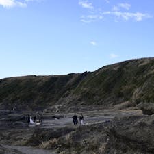 神奈川県城ヶ島へ行ってきました。

上から見るのもよし、降りて下から見るのもよし。景色の綺麗な場所でウェディングフォトを撮られている方がたくさんいました😊
野良猫たちもたくさん！
ハイキングもできて素敵な場所でした😊
