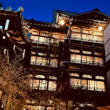 長野県 渋温泉(写真は金具屋さん)
レトロな雰囲気の街並み
温泉のあと、お肌スベスベでした♨️