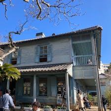 長崎県/東山手甲十三番館

オランダ坂にある、ドラマ『君が心をくれたから』ロケ地。

雨ちゃんのおばあちゃんの家（外観のみ）という設定でしたが、とても素敵な建物でたくさんの人で賑わっていました。

#puku2'24
#puku2"02
#puku2女子旅
#長崎#東山手甲十三番館#オランダ坂