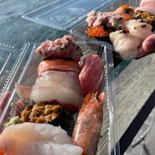 20240224

山口県　下関
唐戸市場

とにかく新鮮！美味しい！
エビフライもオススメらしいので
買ってみたけど身がぷりぷりで
美味しかったー

お昼頃には市場も外も人でいっぱい
早めに来てよかった