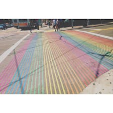 サンフランシスコのカストロ地区にあるレインボー🌈の横断歩道。