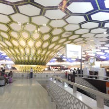 Abū Dhabī airport
乗り継ぎだけだったけど、すごく魅力される✨✨