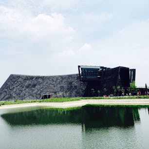 嘉義 故宮博物院南部院区

行きはバス停からはシャトルバス乗った方がいい。帰りは散歩がてら歩いてバス停へ。