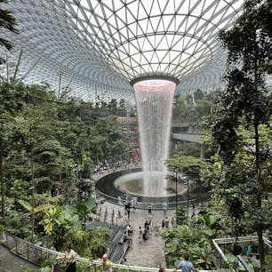シンガポール
チャンギ空港

ベトナムダナンへの乗り継ぎ時間