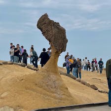 女王頭が有名な台湾・野柳地質公園。自然に形成された様々な形の岩が面白いです。