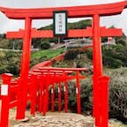 山口県元乃隅神社天気曇り、鳥居⛩真紅で綺麗でした。願いが、叶う6M上賽銭箱1発入りました。後巌流島寒かったけどフェリーで行ってきたー。