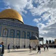 イスラエル🇮🇱 
エルサレムは世界三大宗教の聖地
岩のドームにはムハンマドが天に昇るときに足をかけた石があるそう🪨
ムスリムのみ中に入ることができるようです