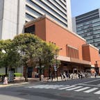 新橋演舞場

公演があるのか、平日にもかかわらず列が出来ていました。2枚目は最寄りの築地市場駅近くで見かけた桜🌸

#東京
#築地
#銀座
#新橋