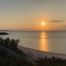 夕日が自慢のホテル。部屋のテラスから見る朝の海と夕日。素敵すぎます。非日常を味わえる素晴らしいホテルです。
また是非行きたい！と思わせるホテルでした。