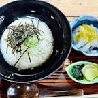 津和野の郷土料理
うずめ飯
ご飯の中には、小さく刻んだ野菜や鶏肉が隠されています。江戸時代、質素倹約を旨としていたころ、そっとご飯の中に具を入れて食したことが名前の由来のようです。
