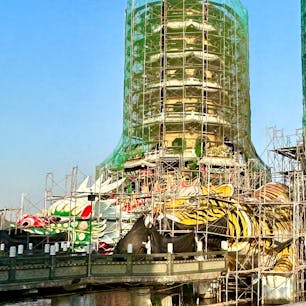 台湾高雄
蓮池潭龍虎塔
残念ながら改修工事中(2025年夏頃まで)で塔に登ることはできませんでしたが、龍口から入り虎口から出ることは可能でした。そうすれば、業が清められるということで、パワースポットとしても有名らしいです。