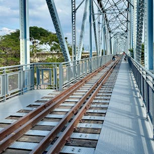 台湾高雄市
旧鉄橋空中歩道
日本統治時代の近代鉄道遺跡で、元々日本人技師の設計だということですが、今は観光スポットになっています。