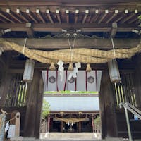 20240428
熊本 菊池神社
門を入って振り返ると風が吹き抜けて緑が綺麗
菊池氏の紋、並び鷹の羽がいたるところに見られました
角刈りの狛犬も三毛猫も可愛い