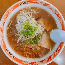 うーーん
スープに旨みはあんまり感じられず
きっとこれが岡山県民が昔から
食べ慣れた地元の味なんだろう
確かにどこか懐かしさがあるかも、、？
総じて可もなく不可もなく、、