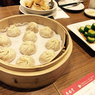 高雄の漢神デパートにある鼎泰豊というお店で飲茶を食べました。
めちゃくちゃ美味しかったです。