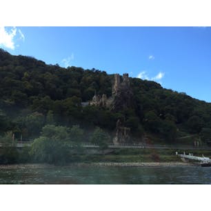 ザンクトゴアールからリューデスハイムあたりのライン河沿いには、古城などの見どころがたくさん！