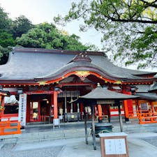 熊野那智大社

熊野三山の一つです。
那智の滝から歩いてすぐ。
青岸渡寺のすぐ隣。
仁王門をくぐるとお寺と神社。不思議。