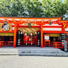 熊野速玉大社

熊野三山の一つ。
新宮市にあります。
境内に入ったとたんに空気感が変わる気がしました。

ごとびき岩の神倉神社はこちらの摂社だそうで、御朱印もここで頂けました。