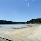 玉の浦海水浴場
和歌山　那智勝浦町
たまたま訪れたのですがその美しさに驚きました。入江になっており波がほぼありません。砂浜もなだらかで、なんといつてもぶつぶつ川が注ぎ込まれているので泳いだ後はぶつぶつ川に入ればシャワー要らず。駐車場も完備されてました。
