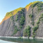 一枚岩🪨
和歌山　古座川町
道の駅も併設されています。
ここに行くのに結構山の奥に車を走らせました。春は桜のスポットの様です。