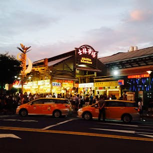 士林市場
台北🇹🇼
台北で最も大きな夜市
地の利がよく観光客向きです
行きたいお店の場所をあらかじめ調べて行かねば辿りつけない程大きな夜市。私のお勧めのお店を写しました。