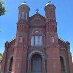 20240518

福岡　大刀洗
今村天主堂

天草でも鉄川与助の教会を見たけど
やはりここが一番好き

教会内もここが一番広く高く
ステンドグラスも沢山あって
耐震工事が終わったら絶対見に行きたい
あと8年くらいかかるようですが…
煉瓦もかなり破損したり、亀裂が入っていたり
扉の前に立つと平衡感覚がおかしい感じがするので
やっぱり傾いているのかな
それでも色々な細工が素晴らしくて
正面、右横、左横といろんな顔を
見せてくれます