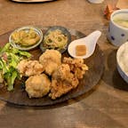 奈良県斑鳩町のご当地グルメ　竜田揚げ

法隆寺の東大門そばにある「cafe こもど」でいただきました。三種竜田揚げランチは、鶏肉、大和麩、ソイミートの竜田揚げが楽しめます。お麩の竜田揚げは、食感が独特で面白いです。こちらのお店は、夏のかき氷も美味しいです。