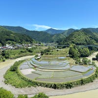 あらぎ島
和歌山県有田川町

日本の棚田百選にも選ばれ四季折々の風景が見えます。
ちょうど田植えが終わったばかりの水鏡の今も綺麗ですね。
これは昨日5/29の田んぼです